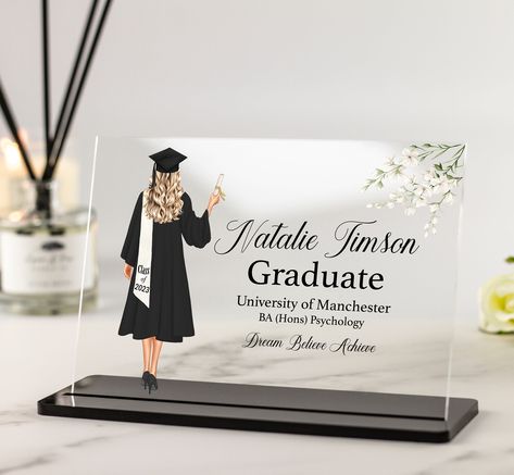 Graduation Ideas College, Gifts For Graduating Seniors, Congratulations Gift Ideas, Graduation Present Ideas, Graduate Gift Ideas, Graduation Gift Ideas College, Grad Gift Ideas, Gifts For Graduates, Gifts For Seniors