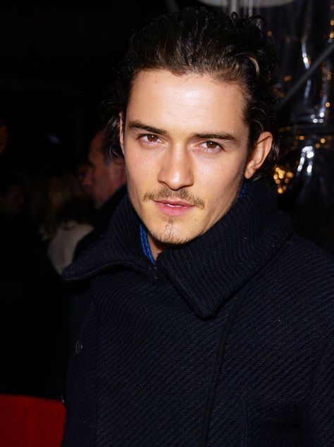 orlando bloom lord of the rings two towers premiere handsome cool man men 2000s actor legolas lotr celebrity famous hair style Orlando Bloom Style, Orlando Bloom 2000s, Cool Man, Two Towers, Orlando Bloom, Legolas, Man Men, The Rings, Lord Of The Rings