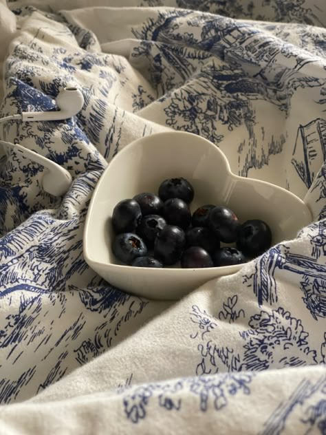 Blue Berry's Aesthetic, Blueberry Aesthetic Vintage, Blue Fruit Aesthetic, Blue Berries Aesthetic, Blueberry Muffins Aesthetic, Aesthetic Blue Food, Blueberry Girl Aesthetic, Blueberry Muffin Aesthetic, Aesthetic Blueberries