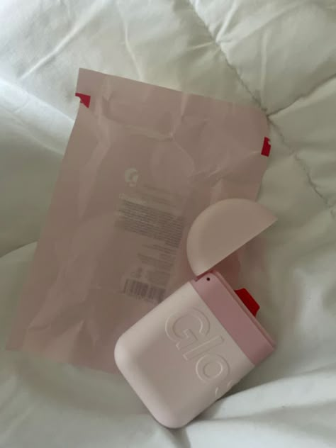 Glossier Hand Lotion, Athstetic Lifestyle, Glossier Hand Cream Aesthetic, Glossier Lotion, Glossier Package, Hand Cream Aesthetic, Glossier Hand Cream, Glossier Milky Jelly Cleanser, Glossier Haul