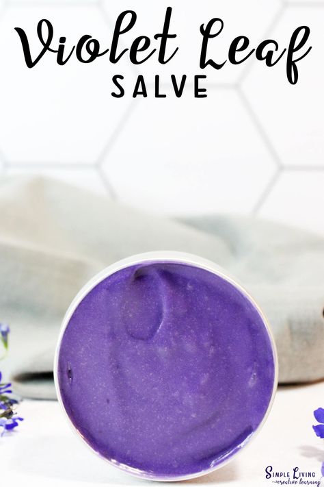 This healing Violet Leaf Salve is anti-inflammatory, soothing and cooling, making it a great option for those with skin irritations. Medicinal Remedies, Herbal Salve Recipes, Drawing Salve, Medicine Herbs, Skin Rashes, Herbal Remedies Recipes, Salve Recipes, Healing Remedies, Natural Beauty Recipes