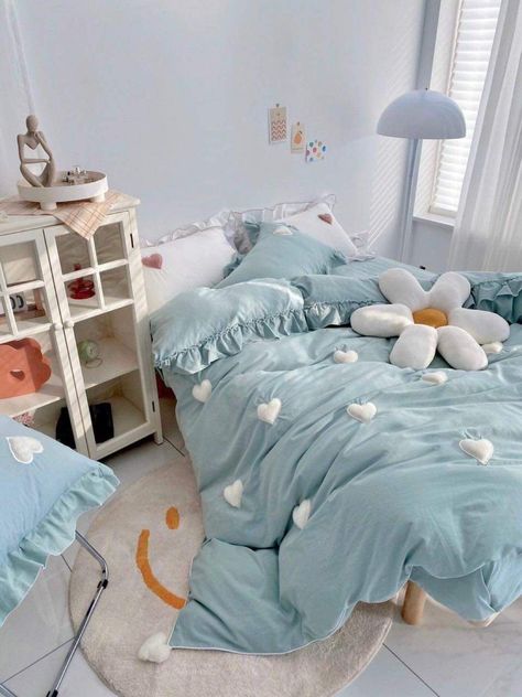 Cute Bedsheets Aesthetic, Bedroom Korean Style, Bedsheets Aesthetic, Bedroom Inspirations Aesthetic, Disney Room Decor, Bedroom Design Trends, White Room Decor, Cozy Room Decor, Room Design Bedroom