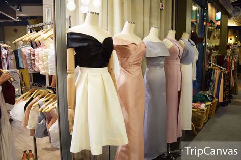 https://thailand.tripcanvas.co/bangkok/thai-designer-fashion-brands/ Thai Designer Fashion, Bangkok Dress, Thai Silk Dresses, Bangkok Fashion, Thailand Fashion, Clothing Korean, Thai Fashion, Fashion Designers Famous, Summer Marketing