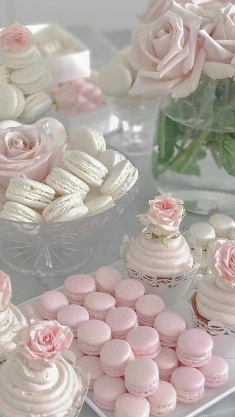 Birthday Treats Ideas, Pink Classy Birthday Party, Pink Rose Baby Shower Ideas, Macaroons Decoration Ideas, Cocette Birthday Theme, Coquette Bday Decor, Pink Coquette Birthday Decorations, Couqutte Birthday Party, Croquette Tea Party