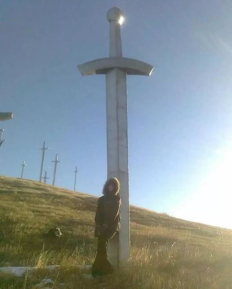 "Didgori Battle" monument located in Didgori, Georgia. The giant swords represent the battle that took place here in 1121 that marked the end of the Georgian-Seljuk wars and the beginning of the Georgian Golden Age as they reconquered Tbilisi. King David, Modern Fantasy, Human Poses, High Fantasy, Medieval Fantasy, Life Inspiration, Travel Inspo, The Battle, New Instagram