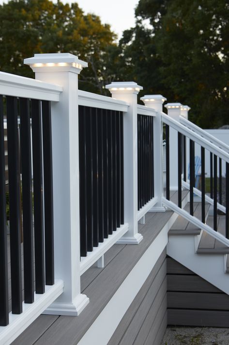 Our composite railing collection offers the most customization and style options to complement your decking. Not only that, it brings resilience to stand strong against more challenging climates with durability that goes well beyond the surface. Check out more of the features of our lineup. Railing: Classic Composite Series - Premier Rail - White Gray And White Deck, Diy Front Porch Railing Ideas, House Railings Outdoor, Deck Stairs To Patio, Trex Deck Ideas Color Schemes, Diy Deck Decor, Trex Deck Colors, Deck Paint Colors, Composite Decking Colors