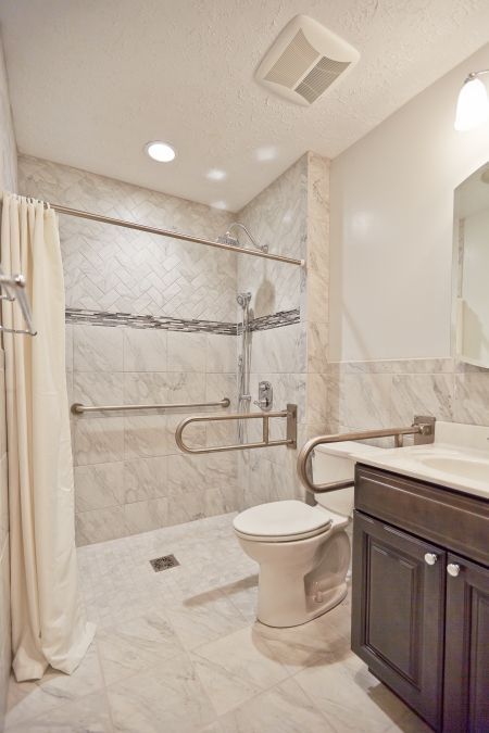 handicap accessible bathroom using universal design principles Angies List Behindertengerechtes Bad, Accessible Bathroom Design, Disabled Bathroom, Ada Bathroom, Sink Toilet, Bilik Air, Shower Toilet, Accessible Bathroom, Bathroom Redo