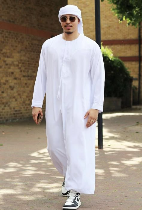 Islamic Wear For Men, Jalabia Styles For Man, Arabic Men Outfit, Islamic Outfits Men, Hausa Men Styles, Muslim Men Outfit, Jubbah Men Fashion, Jalabia For Men, Jubbah Men