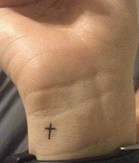 Mini Tattoos Christian, Small Tattoos Faith, Simple Country Tattoos, Small Tattoos For Friends, Ancle Tatoos Woman, Tiny Arm Tattoos For Women, Cute Wrist Tattoos For Women, Little Tattoos With Meaning, Snall Tattoos