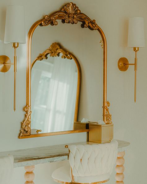 Natural Light + Mirrors + Gold Tones - my favorite bridal suite aesthetic 🤍✨🤍 Venue: @the.caledonia #weddingday #weddingdetails #weddingohotography #weddingplanning #weddinginspiration #weddingtrends #weddingseason #utahweddings #idahoweddings #inlandnorthwestphotographer #pnwwedding #2025weddings #weddingtrends2025 Mirrors Gold, Bridal Suite, Utah Weddings, Gold Mirror, Wedding Trends, Mirror With Lights, Wedding Season, Wedding Details, Natural Light