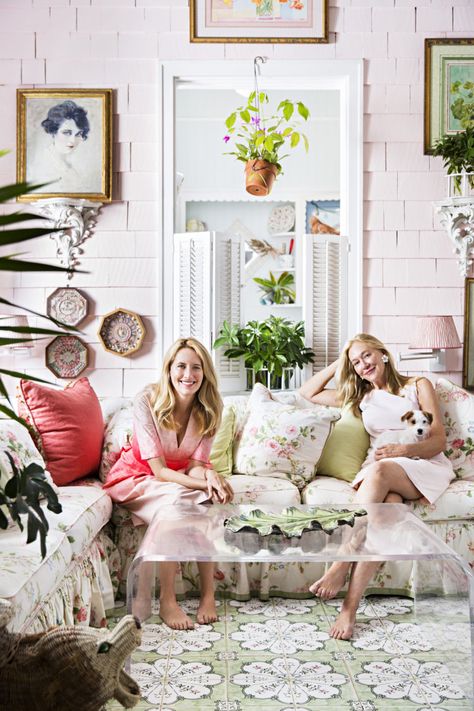 Celerie Kemble Keeps Design Wisdom in the Family - Chairish Blog Kemble Interiors, Celerie Kemble, Twisted Ribbons, Bunny Williams, Beach Chic, Pink Room, Beach Inspired, Formal Living, Southern Style