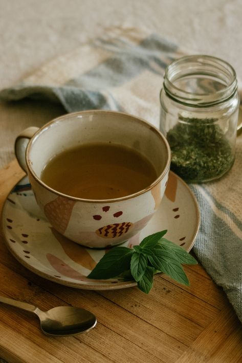 How to dry mint at home to make peppermint tea with. An easy recipe for making your own homemade peppermint tea using fresh peppermint leaves that have been dried to brew a fresh cup of mint tea. Drying the mint leaves helps increase the shelf-life of the tea leaves, meaning you can enjoy this dried mint tea for months and reap the health benefits year round! Peppermint Tea Aesthetic, Mint Tea Aesthetic, Peppermint Tea Benefits, Leaves Meaning, Drying Mint Leaves, Tea Flowers, Autumn Birthday, Tea Aesthetic, Tea Brewing