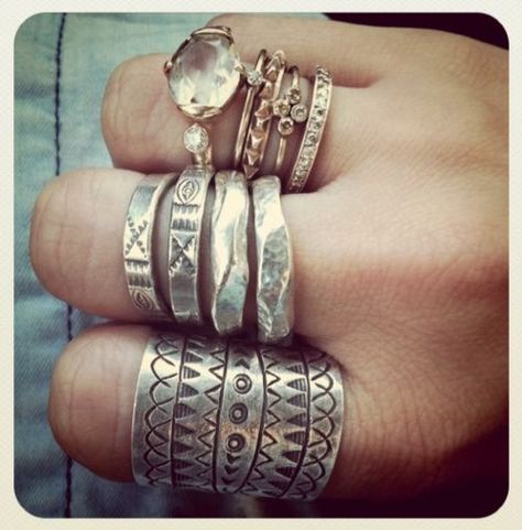 SilverNumbz Jewellery Rings, Estilo Hippie, Coachella Outfit, Rings Silver, Vanessa Hudgens, All Black Outfit, Diy Schmuck, Hippie Chic, Perfume Bottle