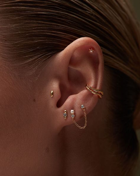 Earring Layering, Ear Piercing Combinations, Art Of Balance, Constellation Piercings, Double Earrings, Multiple Earrings, Cute Ear Piercings, Minimal Earrings, Ear Jewelry