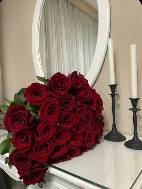 Fun Beauty Products, Dozen Red Roses, Dark Red Roses, Luxury Flower Bouquets, Money Flowers, Red Rose Bouquet, Flowers Bouquet Gift, Beautiful Love Pictures, Cute Flower Wallpapers