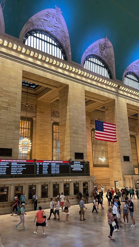 grand central station, nyc Place To Visit In New York, Nyc Dream Life, Nova York City, Nyc Vision Board, New York Places To Visit, Nyc Places To Visit, New York Life Aesthetic, Gossip Girl New York, Travel To Nyc