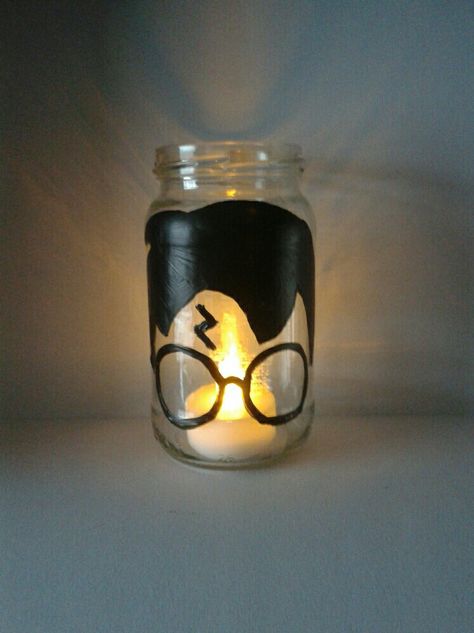 Harry Potter Mason Jar, Harry Potter Centerpiece Ideas Birthday, Harry Potter Centerpieces, Harry Potter Centerpiece, Harry Potter Centerpiece Ideas, Harry Potter Kostüm, Harry Potter Silhouette, Harry Potter Bridal Shower, Harry Potter Candles