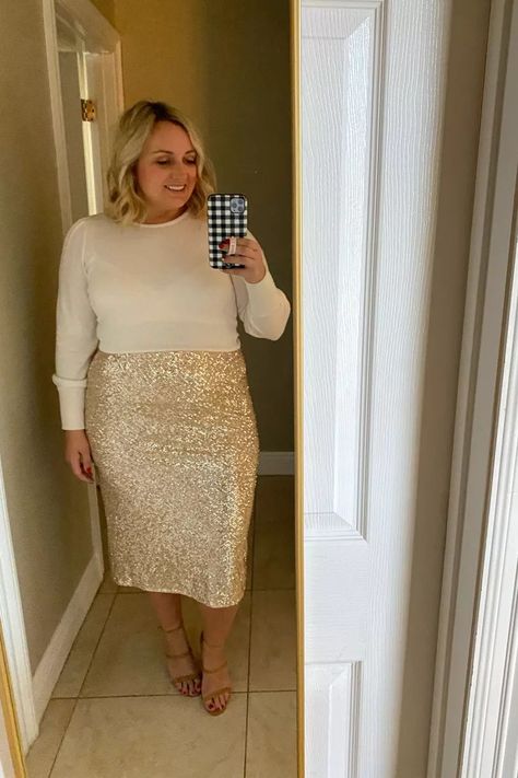 Holiday Office Party Outfit Plus Size, Plus Size Sequin Skirt Outfits, Work Holiday Party Outfit Plus Size, Maternity Christmas Party Outfit, Sweater Skirt Outfit Winter, Sequin Pencil Skirt Outfit, Plus Size Christmas Outfit Party, Sequin Skirt Outfit Dressy, Sequence Skirt Outfit