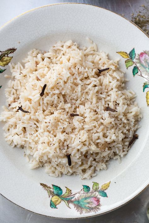 Fragrant Basmati Rice with Dates, Cardamom and Clove Savoury Rice Recipe, Cloves Recipes, Bowl Of Rice, Savory Rice, Indian Rice, Cardamom Powder, Cooking Together, Main Event, Basmati Rice