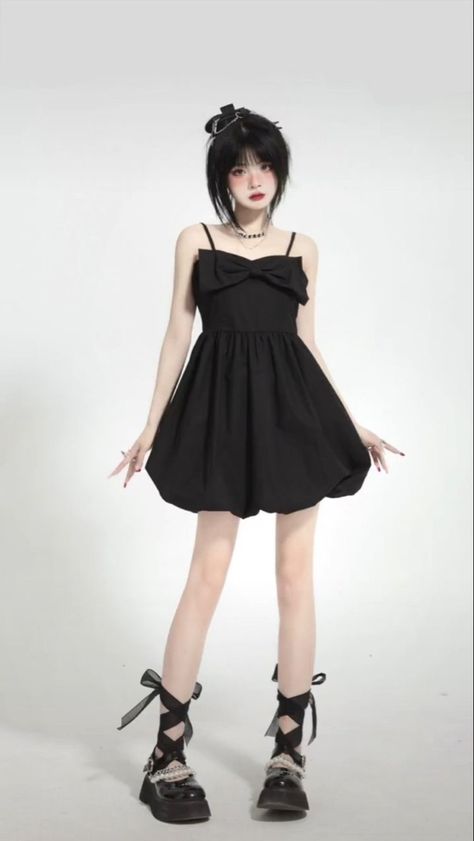 Dress Cute Aesthetic, Black Dress Cute, 일본 패션, Standing Poses, Figure Poses, Cute Aesthetic, Pose Reference Photo, Female Poses, Cute Outfit