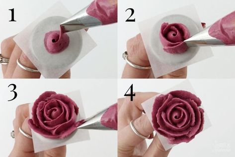 Buttercream Flower Tutorial Buttercream Roses Tutorial, Flower Wreath Cake, Buttercream Flowers Tutorial, Cupcakes Flores, Wreath Cake, Cake Decorating Flowers, Frosting Flowers, Cookie Decorations, Buttercream Roses