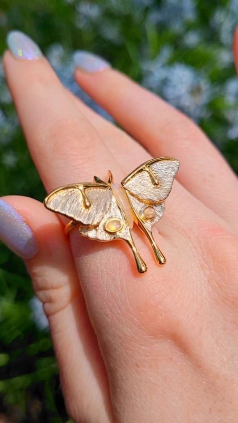 Marie June Jewelry (@mariejunejewelry) • Instagram photos and videos Marie June Jewelry, Luna Moth Ring, Jewelry Video, Sparkly Accessories, Metalsmithing Jewelry, Art Jewelry Contemporary, Luna Moth, Animal Rings, Anniversary Jewelry