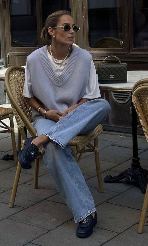 Sweater Vest Outfit, Loafers Outfit, Chique Outfits, Paris Mode, Italy Outfits, Looks Street Style, Mode Inspo, Looks Chic, Outfit Inspo Fall