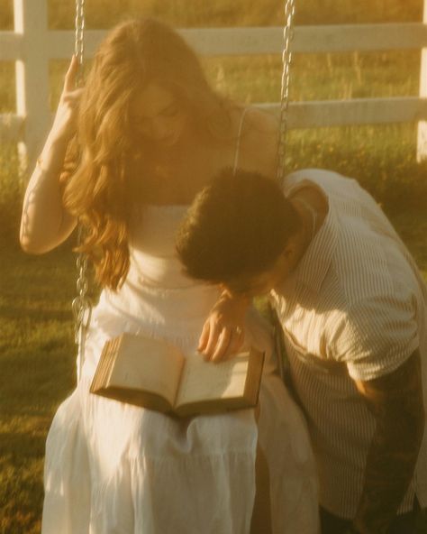 the sweetest front yard engagement photo session from last summer 🌻 Zephyr and Tide Tira Core, Cottage Couple, Lillian Core, Nature Girlie, Love Story Aesthetic, Washington Summer, Do What Feels Right, Summer Shoot, Backyard Summer