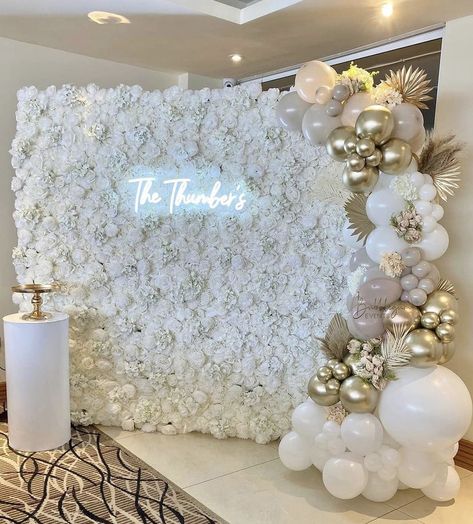 White And Gold Wedding, Idee Babyshower, Flower Wall Wedding, Birthday Party Theme Decorations, Birthday Balloon Decorations, Future Wedding Plans, Wedding Decor Elegant, Wedding Balloons, Wedding Cake Designs