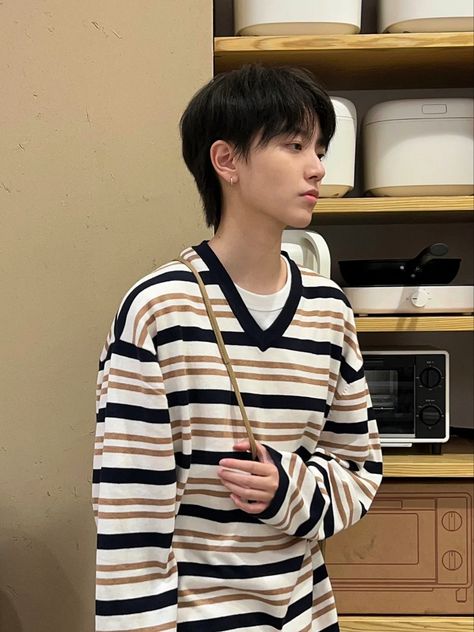 Man Pixie Haircut, Korean Short Hair Tomboy, Layer Hair Korean Men, Short Mullet With Bangs, Asian Short Hair Men, Two Block Mullet, Medium Asian Hair, Asian Mullet, Block Haircut