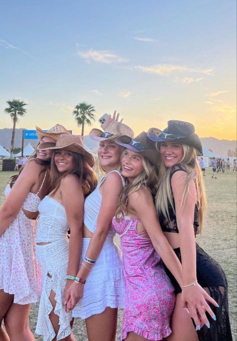 Railbird Music Festival Outfit, Country Concert Outfit Inspiration, City Country Outfits, Windy City Smokeout Outfits, Zach Bryan Concert Fits, Tortuga Music Festival Outfit, Zach Byran Outfit Concert, Stagecoach Outfit 2024, Country Summer Fits