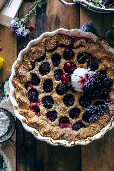 Blackberry Pie Recipe From Scratch Blackberry Pie Recipe, Peach Galette Recipe, Berry Pies, Blue Pie, Yummy Pie, Blackberry Dessert, Buttery Pie Crust, Blackberry Pie, Berry Recipes