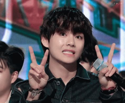 Taehyung Cute GIF - Taehyung Cute VSign - Discover & Share GIFs Bts V Gif, Taehyung Smile, V Smile, V Gif, Smile Gif, Winter Bear, V Cute, Honey Bear, Bts Dancing