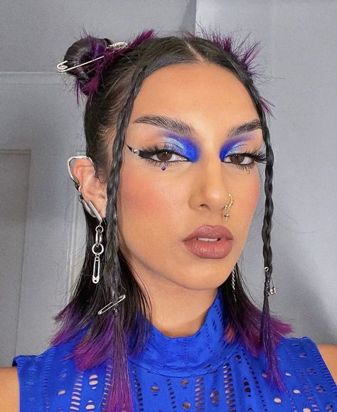 @rowisingh Electric Blue Eyeliner, Electric Blue Eye Makeup, Rowi Singh Makeup, Blue Graphic Liner Makeup, Blue Graphic Makeup, Blue Liner Makeup Look, Blue Mascara Looks, Electric Blue Makeup, Blue Graphic Liner