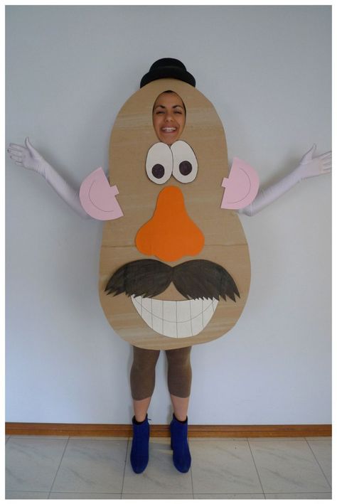 Mr Potato Head costume Buffy The Vampire Slayer Movie, Mr Potato Head Costume, Fantasias Toy Story, Cardboard Costumes, Disfraz Toy Story, Octonauts Cake, Toy Story Halloween, Cardboard Costume, Halloween Costume Toddler Girl