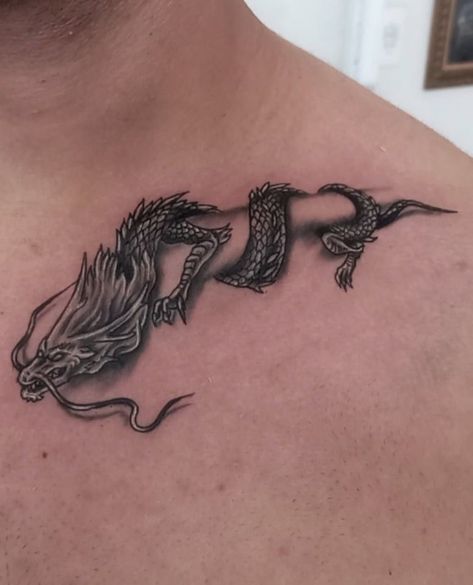 Skeleton Collar Bone Tattoo, Dragon Colar Bone Tattoo, လည်ပင်း Tattoo, Colar Bone Tattoo Men, Dragon Collar Bone Tattoo, Dragon Tattoo On Neck, Dragon Tattoo On Shoulder, Back Tattoos For Guys Upper, Dragon Hand Tattoo