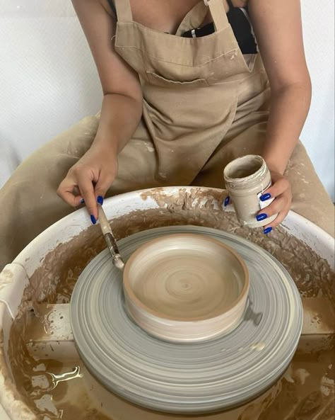 Harriet Kilpatrick, Emily Henry, Wheel Throwing, Ceramic Workshop, Artist Aesthetic, Pottery Crafts, Pottery Classes, Clay Art Projects, Passion Project