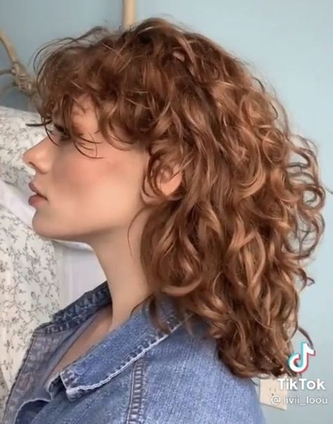 Curly Hair Shag, Hair Shag, Shag Mullet, Layered Curly Haircuts, Curly Shag Haircut, Shaggy Hairstyles, Rocker Hair, Short Permed Hair, Hair Styles Short