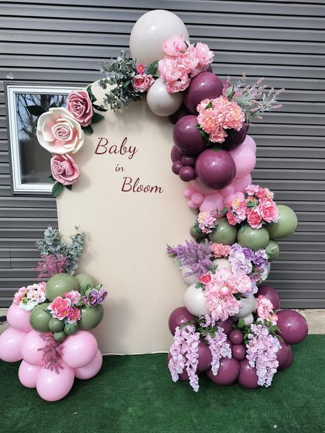 Hallway Balloon Decorations, Balloon Garland With Paper Flowers, Balloon Floral Backdrop, Baby In Bloom Balloon Backdrop, Floral And Balloon Backdrop, Bloom Party Theme, Flower And Balloon Arch, Flower And Balloon Backdrop, Balloon And Flower Backdrop