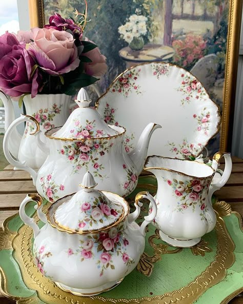 Royal Albert Cottage Garden, Afternoon Tea Party Decorations, Royal Albert Tea Sets, Quirky Kitchen Decor, Royal Albert Tea Cup, Royal Albert China, Pretty China, Antique Dishes, China Dishes