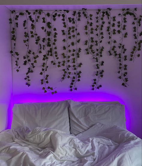 Fake Ivy Headboard, Green Leaves In Room, Ivy Walls Bedroom, Leaf Aesthetic Room, Fake Grass Bedroom Aesthetic, Ideas For Vines In Room, Bedroom With Leaves, Room Leaf Decor, How To Decorate Your Room With Vines