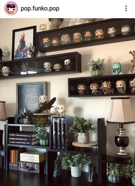 Nerd Display Shelves, Funko Pop Collection Ideas, Lego Display Living Room, Horror Collection Display, Nerd Man Cave, Funko Pop Shelf Ideas, Collectable Display Ideas, Nerd Living Room, Nerd Room Aesthetic