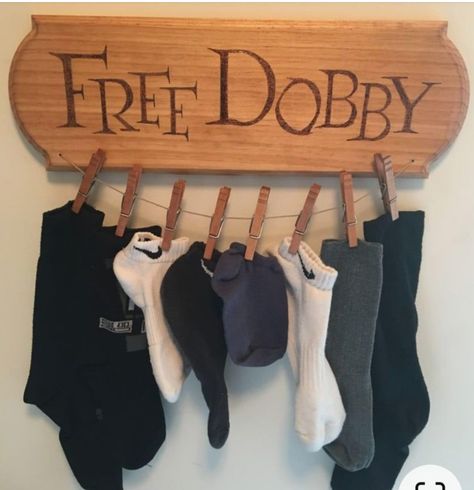 Lotr Room Ideas, Harry Potter Interior Design, Bathroom Signs Diy, Harry Potter Ideas, Dobby Sock, Harry Potter Bathroom, Harry Potter Party Decorations, Harry Potter Christmas Decorations, Harry Potter Free