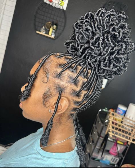 Soft locs Soft Loc Bun Styles, Soft Locs Petal Bun, Bun Soft Locs, Petal Bun Locs, Soft Locs Hairstyles, Black Locs, Gatsby Glam, Faux Locs Styles, Hair Braid Patterns