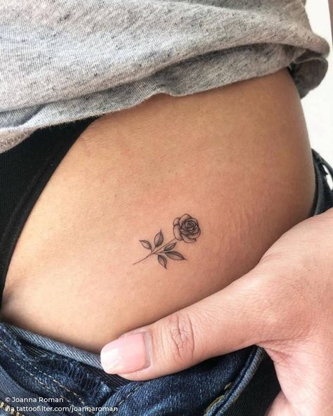 Tato Minimal, Finger Tattoo For Women, Small Rose Tattoo, Petite Tattoos, Inspiration Tattoos, Small Tattoos Simple, Discreet Tattoos, Dainty Tattoos, Tattoo Life