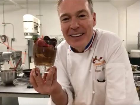 Jacques Torres shares chocolate mousse cake recipe using pantry items - Insider Jacque Torres, Jacques Torres Chocolate, Chocolate Mousse Desserts, Making Cupcakes, Jacques Torres, Chocolate Mousse Cake Recipe, Mousse Cake Recipe, Angel Food Cake Mix Recipes, Mousse Dessert