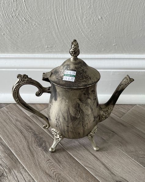 How To Paint Silver Plated Items, Upcycling, Old Tea Pots Ideas, Repurpose Silver Tea Set, Painting Silver Plated Items Diy, Painted Silver Teapots, Painted Teapot Ideas, Silver Tray Makeover, Silver Tea Set Repurposed