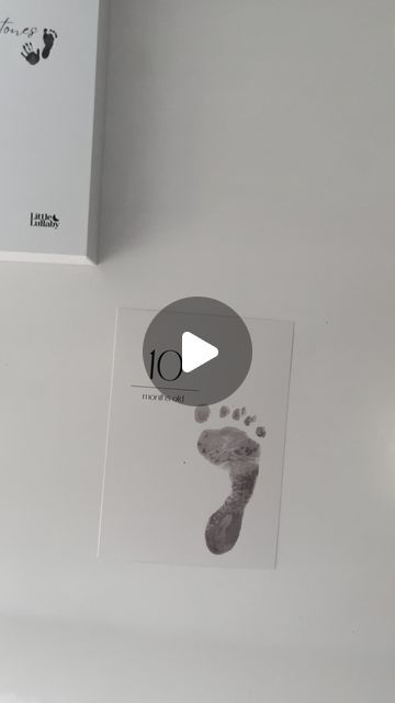 Milestone Cards | Little Lullaby | Australia on Instagram: "Wipe, print, wait for it to dry and then take your milestone photo and keep forever to remind you of how small they were from just born to 12 months 

.
.
.
.
.
.
.
.
.
.
.
.
🏷️ #babyreels #aussiemums #aussiebaby #babyboy #babygirl  #melbournemums #sydneymum #perthmum #milestonecards #milestoneset #babyannouncement #pregnancyannouncement #birthannouncement #milestonephotos #babymilestonephotos #milestonephotography #monthlymilestones #smallbusinessaustralia #queenslandmums #brisbanemums #babyfootprint #babyhandprint #babymilestonecards #babymilestones #inklessmilestonecards #inklesskits #inklessprintkit #momtobe #mumtobe #pregnancy

unique milestone cards, inkless milestone cards, gender neutral milestone cards, pregnancy gift, n Just Born Baby, Baby Milestone Photos, Baby Handprint, Baby Bats, Just Born, Baby Monthly Milestones, Baby Milestone Cards, Foot Print, Baby Footprints