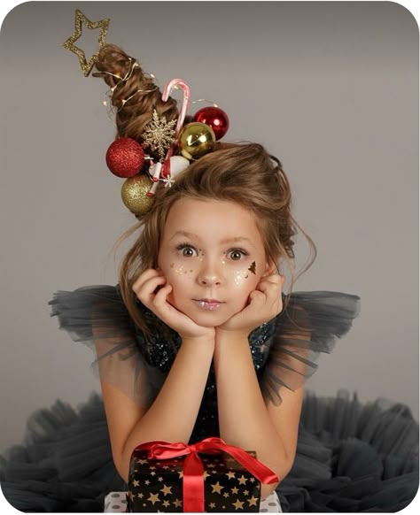 Christmas Kids Photoshoot Ideas, New Years Mini Session, Kids Christmas Photoshoot Ideas, Christmas Photoshoot Kids, Hairstyles For Children, Whoville Hair, Christmas Poses, Christmas Portraits, Christmas Mini Sessions