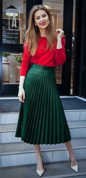 25 Christmas Outfit Ideas for Moms that are effortless and chic Classy Christmas Dresses, Green Pleated Skirt, Wedding Outfits For Women, Green Midi Skirt, Pleated Skirt Outfit, Cute Christmas Outfits, Trendy Christmas Outfits, Red Sweater Dress, Christmas Dress Women